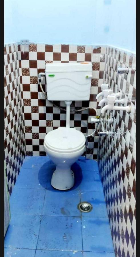 Oyo 81087 Hotel Relax Inn Hāthras 외부 사진