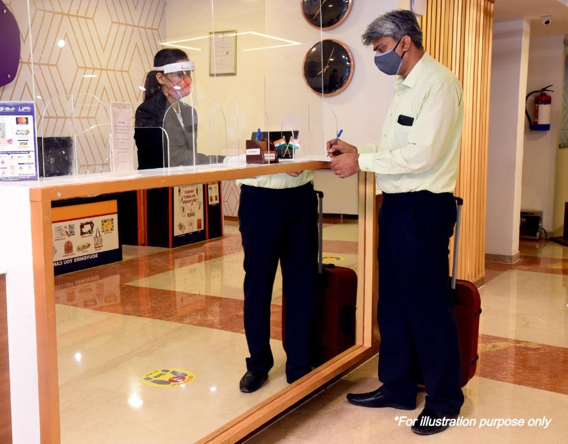 Oyo 81087 Hotel Relax Inn Hāthras 외부 사진